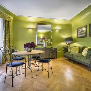 charming-prague-apartments-at-the-black-star.praguehotelsweb.com/